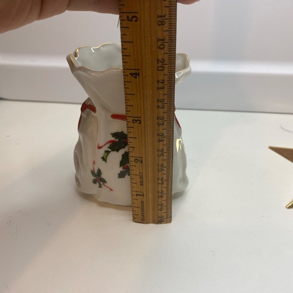 Vintage Lefton Hand Painted Christmas Holly Vases 03728 Bag Shaped 4 Inch Tall - Picture 8 of 9